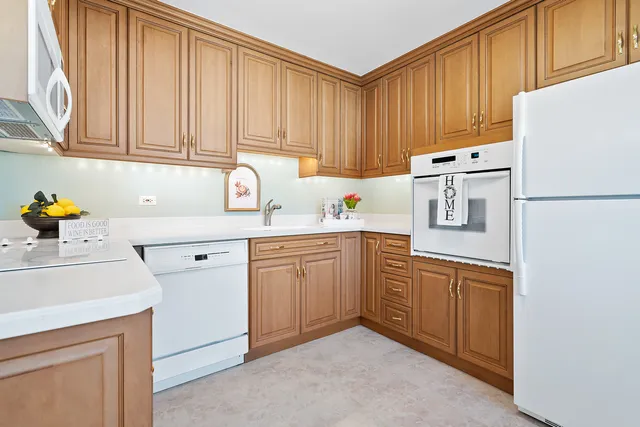 $420,000 | 913 Ingram Place, Des Plaines, IL 60016