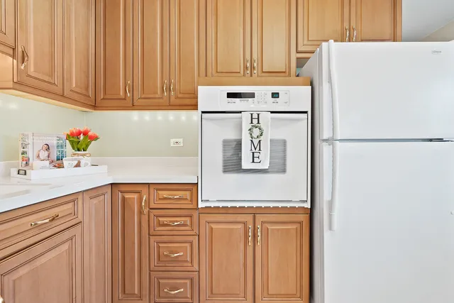 $420,000 | 913 Ingram Place, Des Plaines, IL 60016