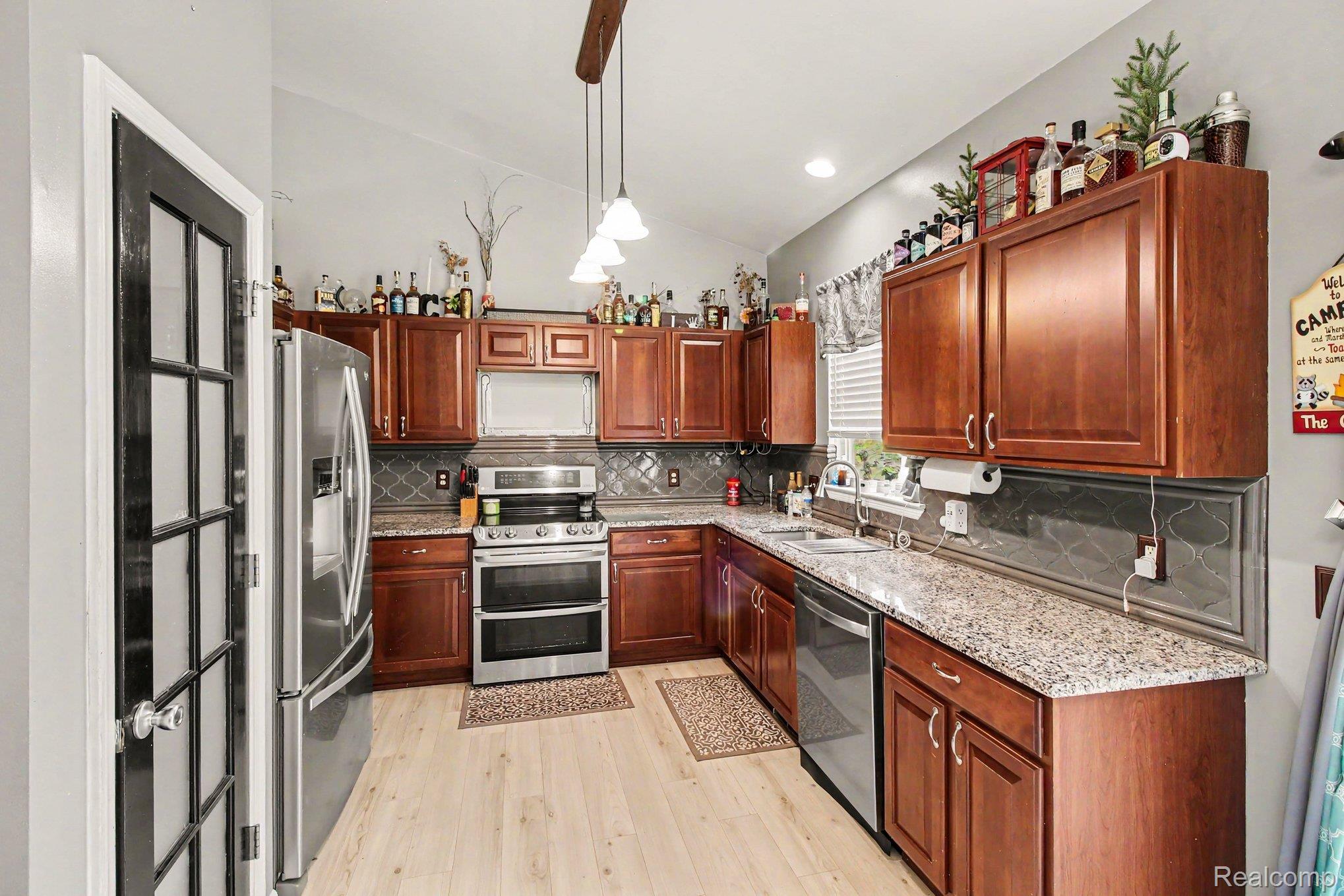 956 Callaway Court Howell, MI 48843 - Photo 8 of 35 008_file_6796.jpg