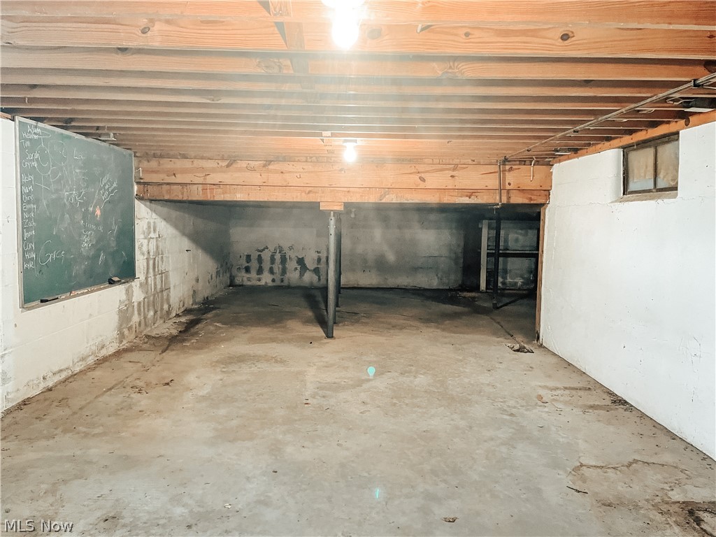 8140 Norwalk Road Litchfield, OH 44253 - Photo 25 of 35 Basement Crawl Space