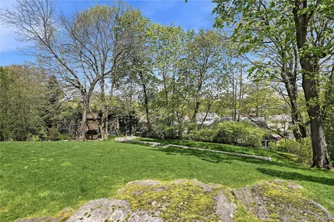 $1,900,000 | 15 Kilmer Road, Larchmont, NY 10538