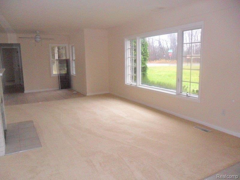 25795 Meridian Road Grosse Ile, MI 48138 - Photo 7 of 7 SAM_8084.JPG