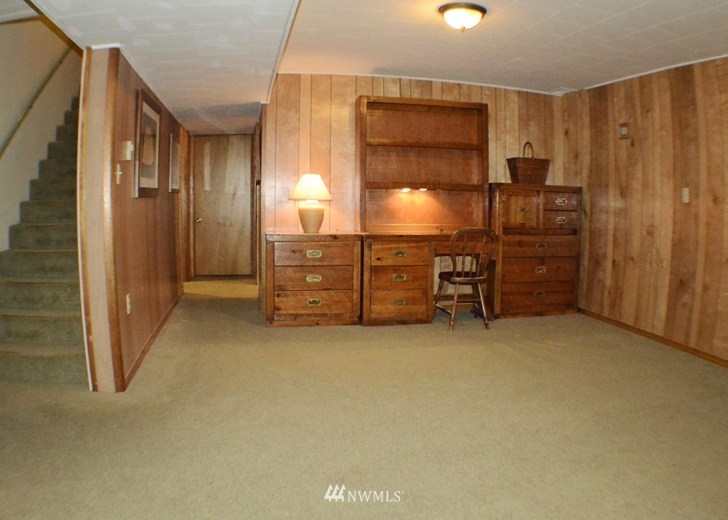4438 East Collins Road Port Orchard, WA 98366 - Photo 14 of 25 Gallery Image 14