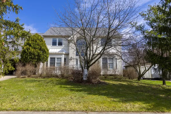 $400,000 | 7571 Pleasant Run Drive, Seven Hills, OH 44131