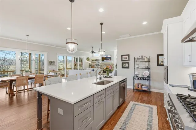 $1,000,000 | 5420 Fishermans Cove, Gainesville, GA 30506