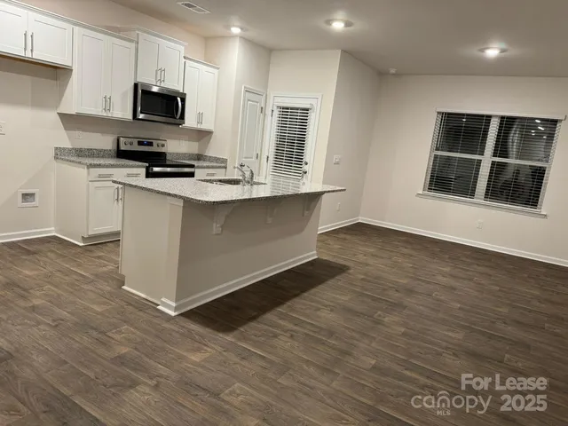 $1,900 | 8045 Murray Branch Drive, Charlotte, NC 28216