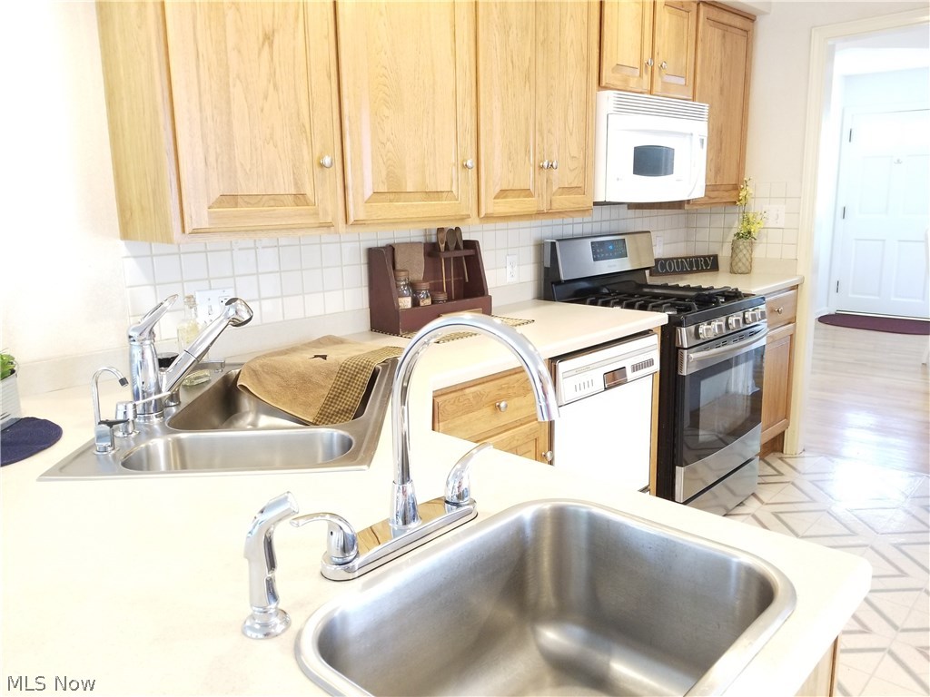 28916 Ridge Road Wickliffe, OH 44092 - Photo 3 of 29 Gallery Image 3