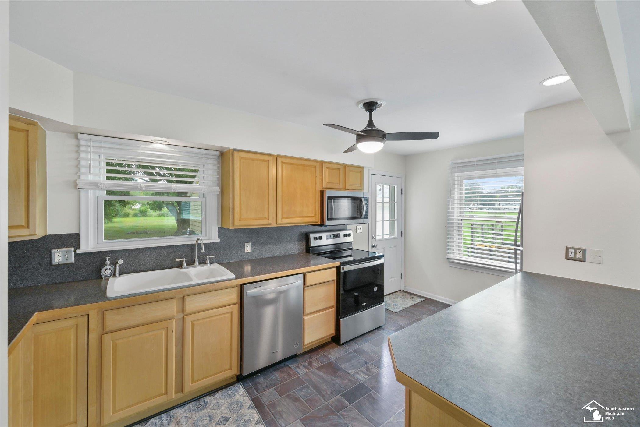 1960 Vivian Road Monroe, MI 48162 - Photo 11 of 33 Gallery Image 11
