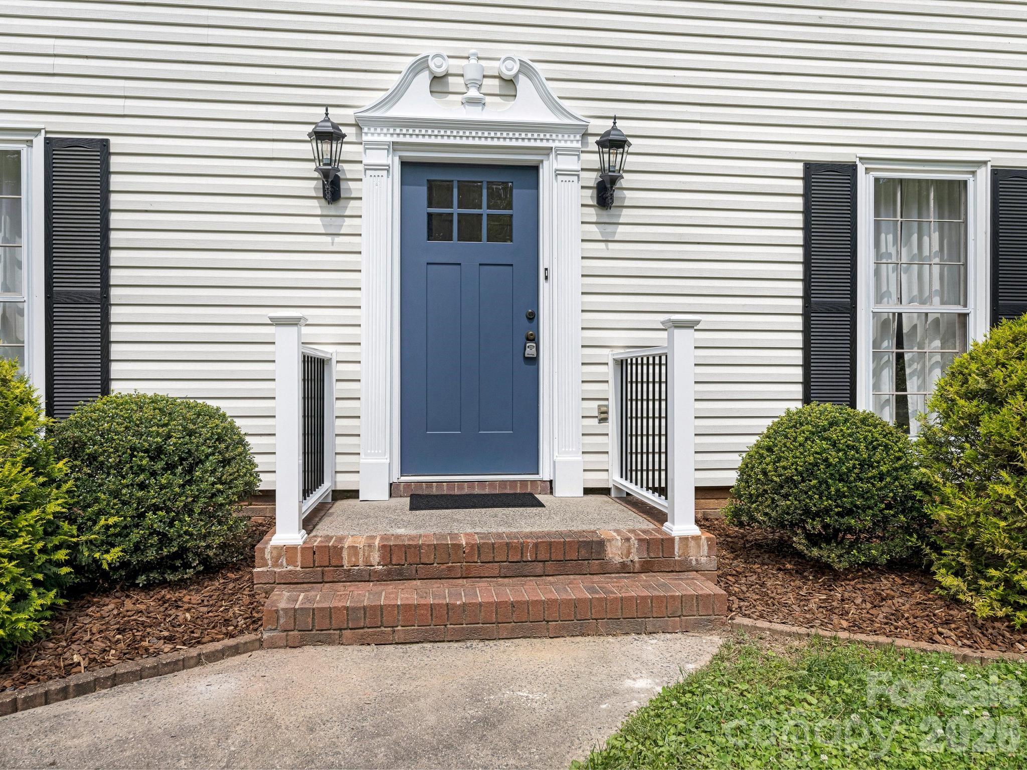 11510 Painted Tree Road Charlotte, NC 28226 - Photo 2 of 23
