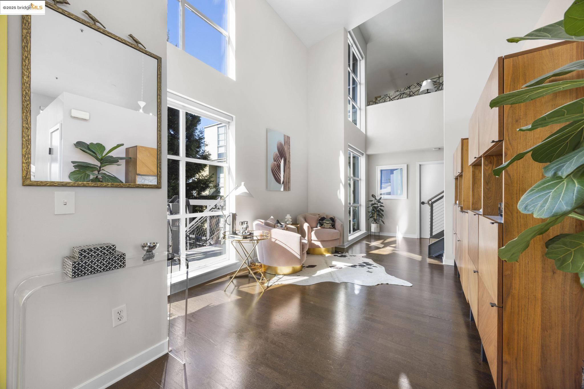 1007 41st Street, Unit 334 Oakland, CA 94608 - Photo 21 of 59 a living room with patio furniture
