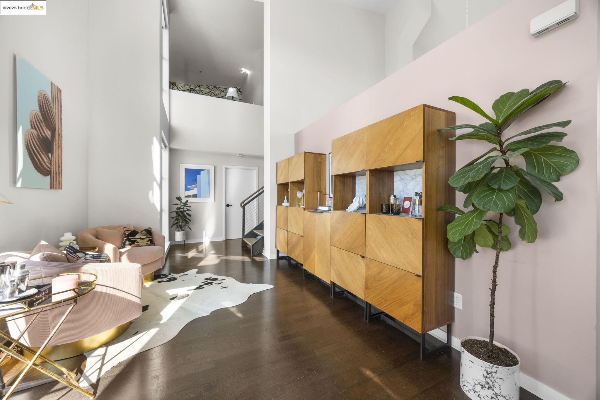 1007 41st Street, Unit 334 Oakland, CA 94608 - Photo 22 of 59 a living room with furniture flowerpot and a potted plant