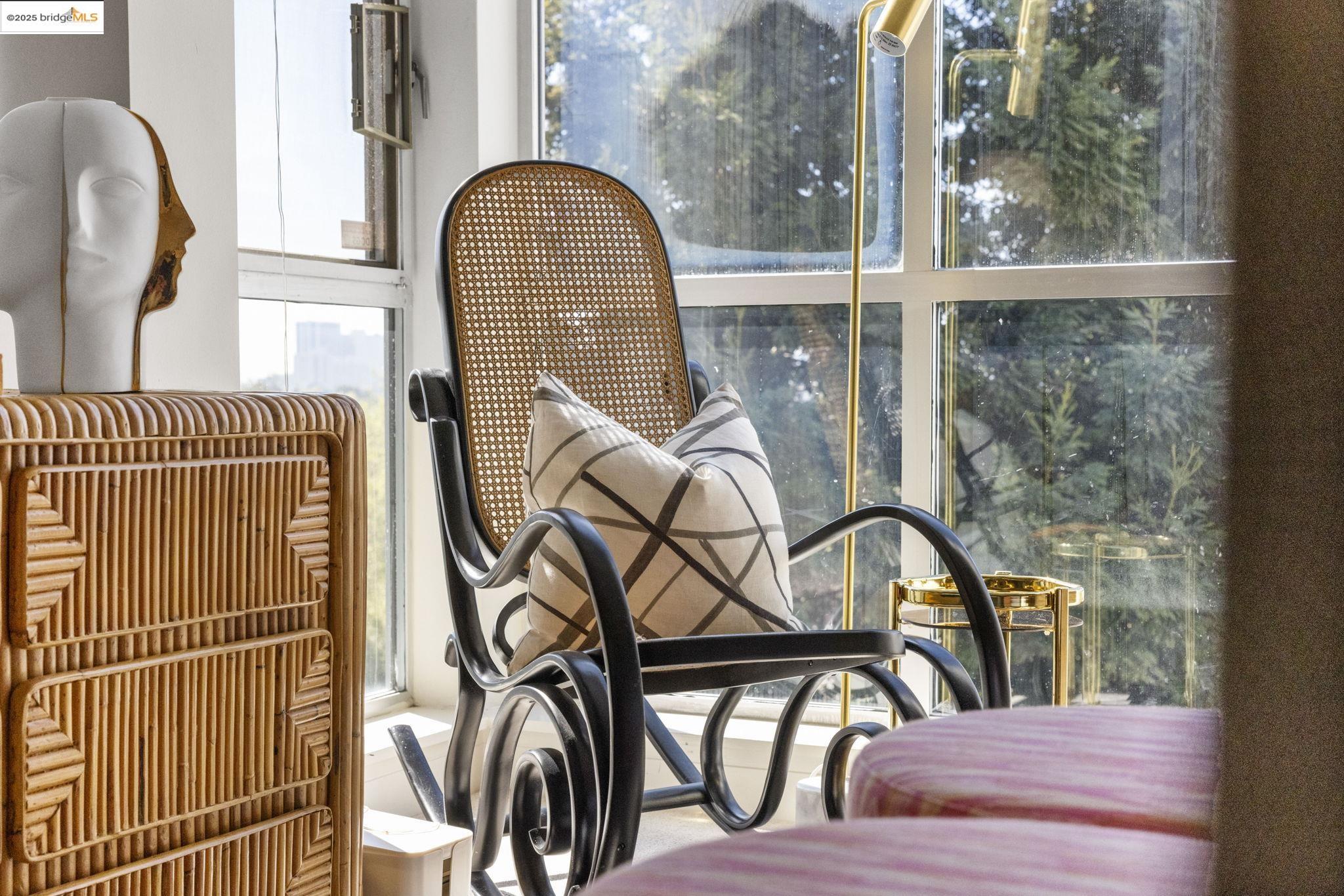 1007 41st Street, Unit 334 Oakland, CA 94608 - Photo 42 of 59 a view of a balcony with furniture