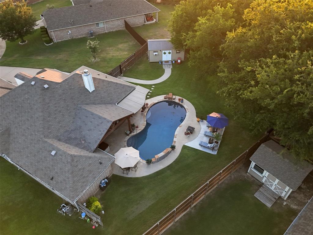 5200 Medallion Court Midlothian, TX 76065 - Photo 2 of 40