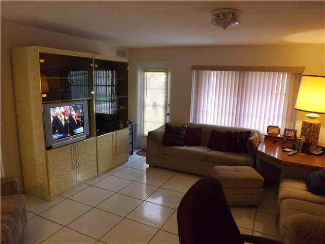 2000 Northeast 30th Street Lighthouse Point, FL 33064 - Photo 15 of 25 Family/Great Room