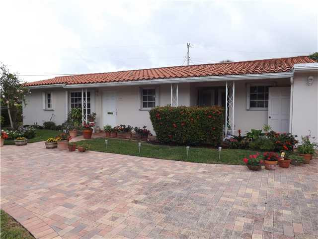 2000 Northeast 30th Street Lighthouse Point, FL 33064 - Photo 2 of 25 Exterior Front