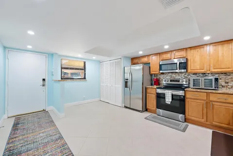 $405,000 | 1036 Highway 1, Unit 119, North Palm Beach, FL 33408