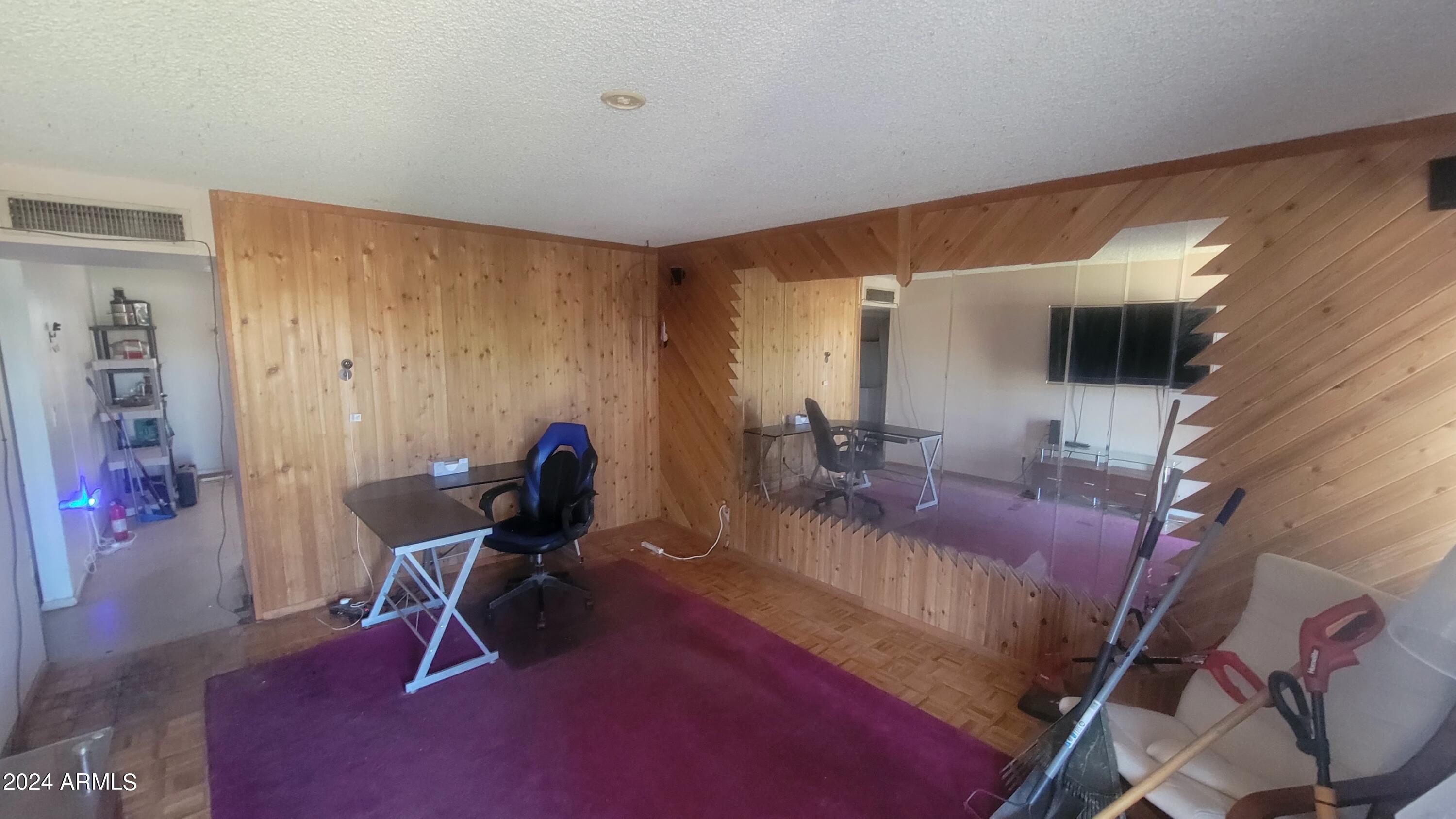 3115 West Greenway Road Phoenix, AZ 85053 - Photo 3 of 21 Living room-1