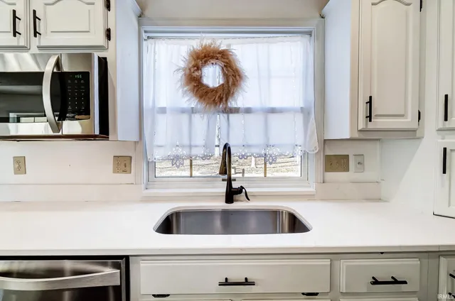 $449,900 | 704 Oaktree Court, Fort Wayne, IN 46845