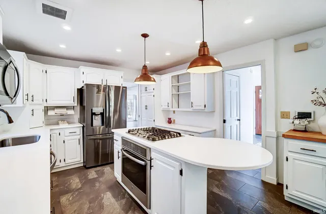 $449,900 | 704 Oaktree Court, Fort Wayne, IN 46845