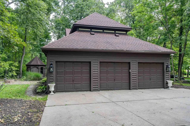 $449,900 | 704 Oaktree Court, Fort Wayne, IN 46845