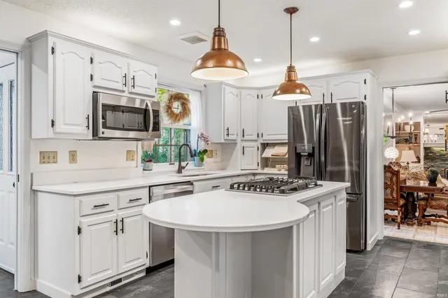 $449,900 | 704 Oaktree Court, Fort Wayne, IN 46845