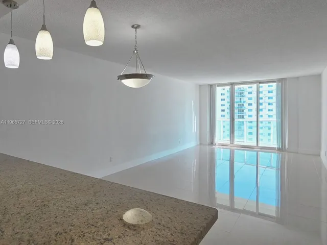 $3,500 | 19380 Collins Avenue, Unit 1002, Sunny Isles Beach, FL 33160