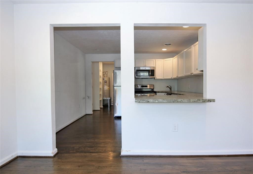 728 East 13th Street Houston, TX 77008 - Photo 5 of 14