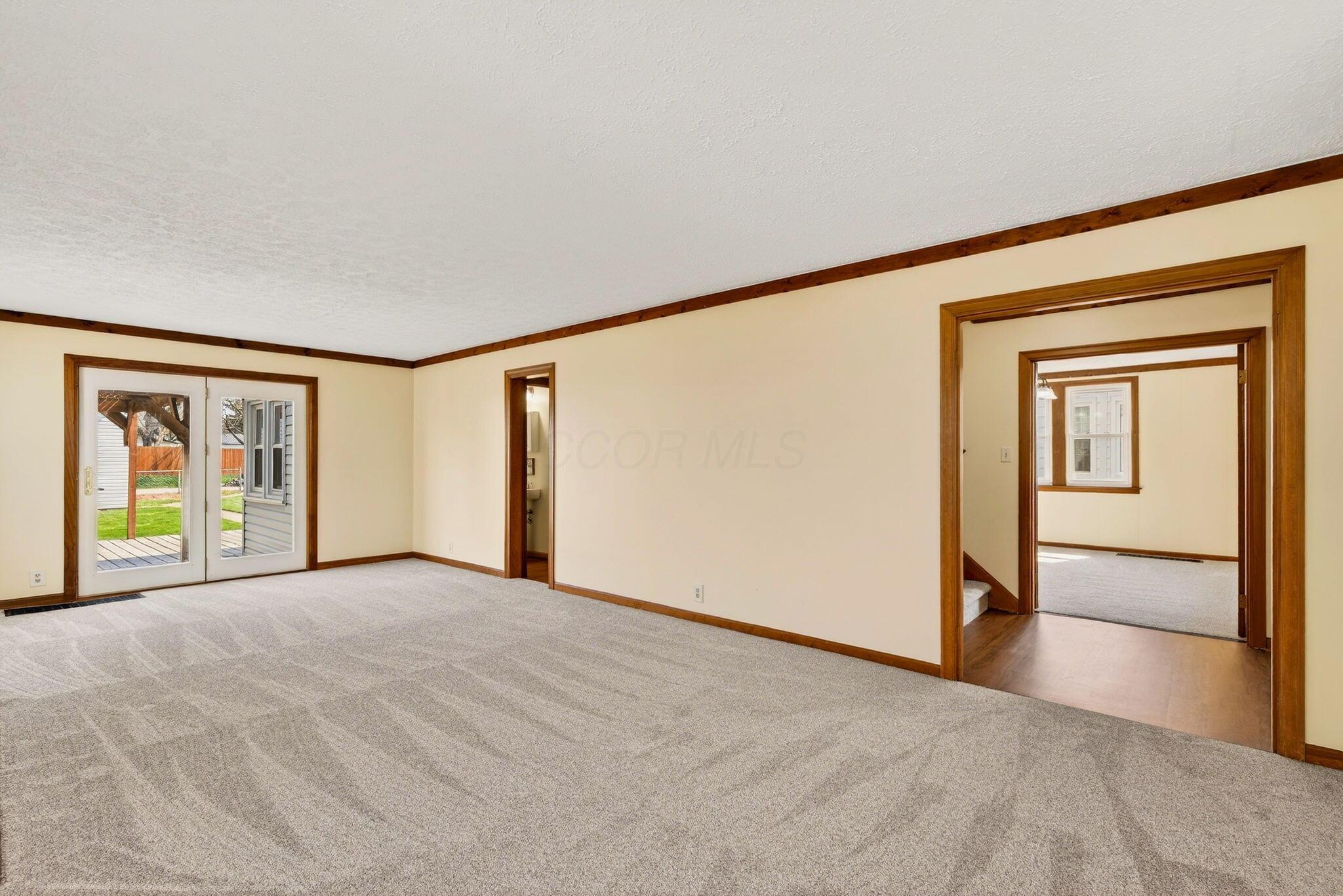 892 North Court Street Circleville, OH 43113 - Photo 18 of 58 Living Room View