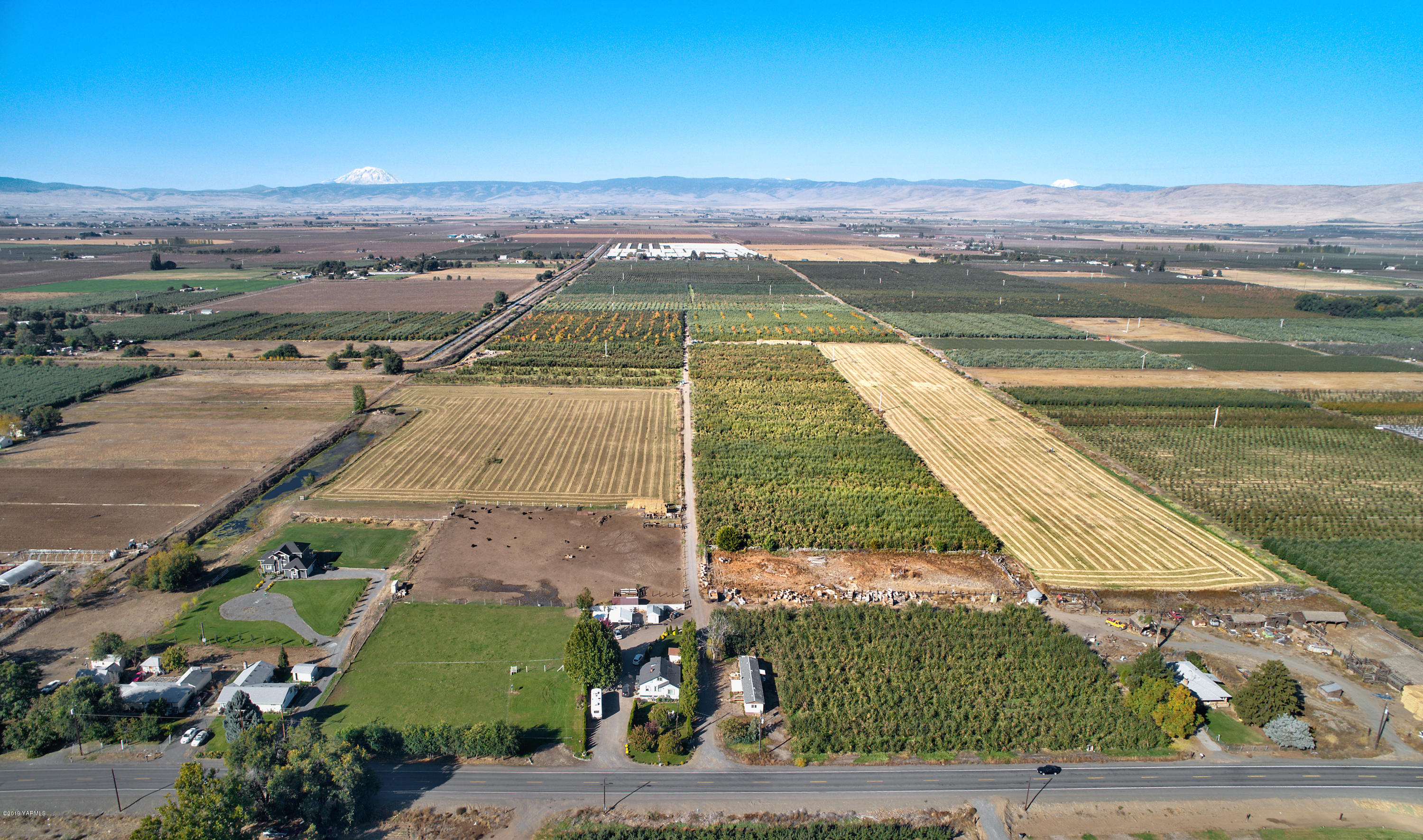 5350 Lateral A Road Wapato, WA 98951 - Photo 3 of 9 191010_James_LateralA_Wapato_01