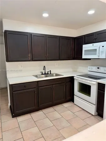 $2,900 | 9810 Southwest 165th Terrace, Unit 9810, Miami, FL 33157