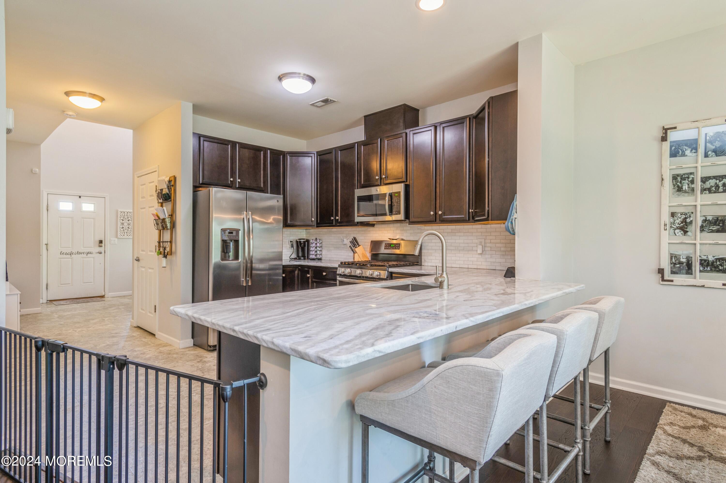 51 Rockingham Way Manchester Township, NJ 08759 - Photo 10 of 23 10_51RockinghamWay_177001_Kitchen_HiRes