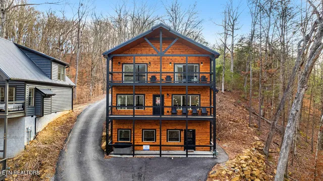 $1,199,000 | 206 South Smoky Mountain Way, Sevierville, TN 37876