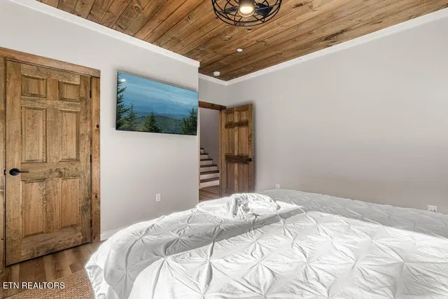 $1,199,000 | 206 South Smoky Mountain Way, Sevierville, TN 37876