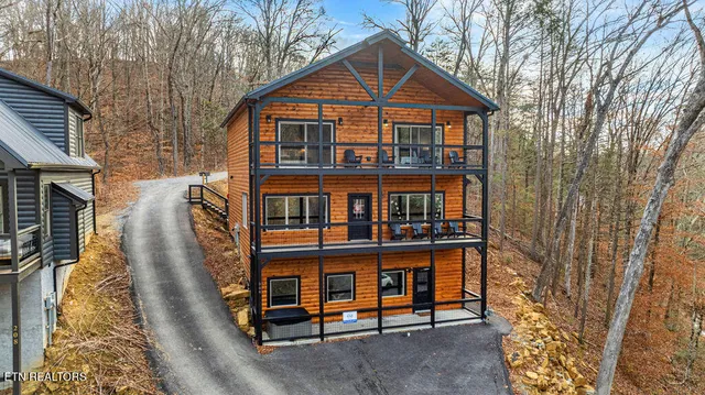 $1,199,000 | 206 South Smoky Mountain Way, Sevierville, TN 37876