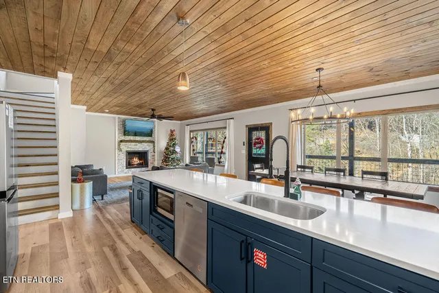 $1,199,000 | 206 South Smoky Mountain Way, Sevierville, TN 37876