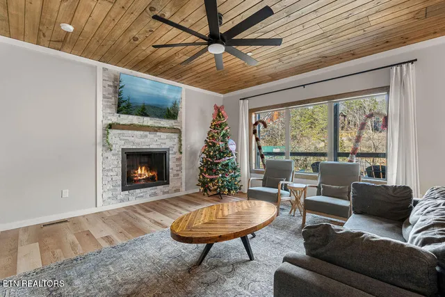 $1,199,000 | 206 South Smoky Mountain Way, Sevierville, TN 37876