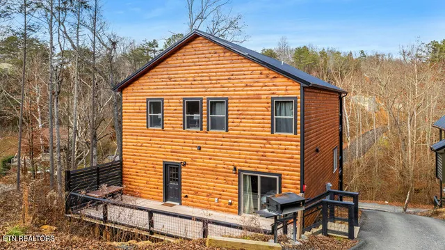 $1,199,000 | 206 South Smoky Mountain Way, Sevierville, TN 37876