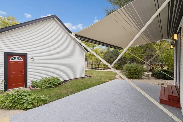 $399,900 | 1903 South River Road, Janesville, WI 53546