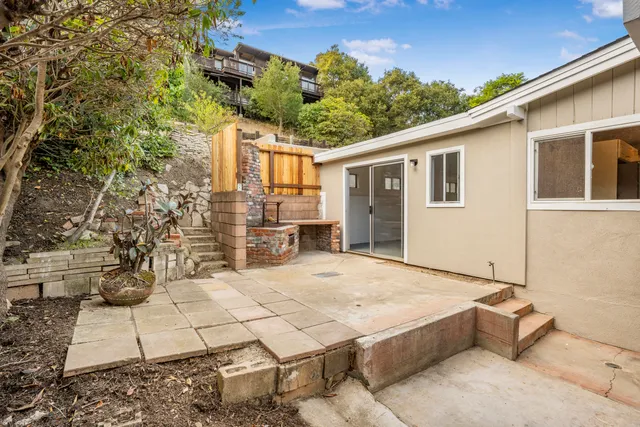 a view of a house with backyard and sitting area