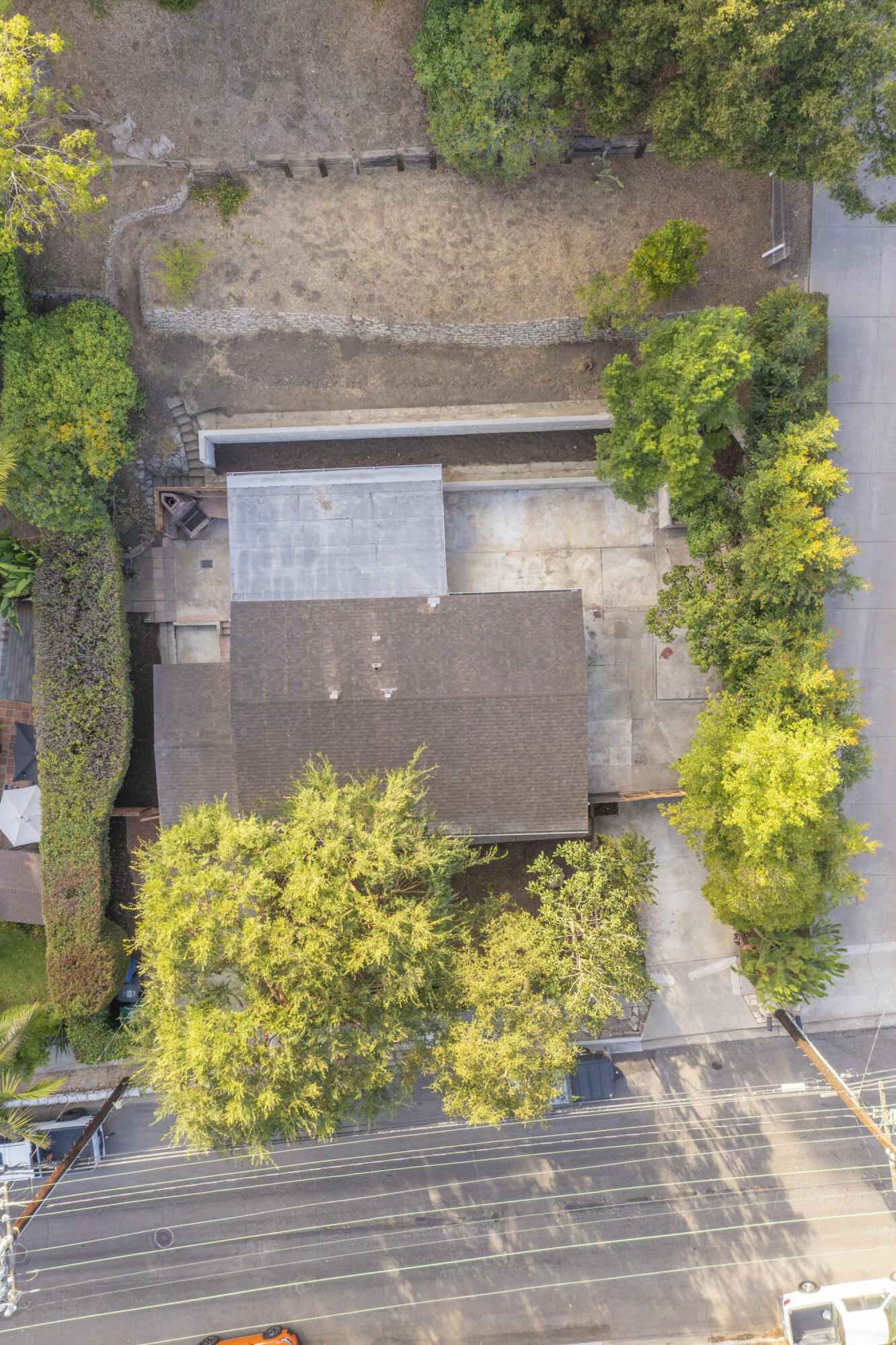 901 Fellowship Road Santa Barbara, CA 93109 - Photo 36 of 44 a front view of a house with a yard