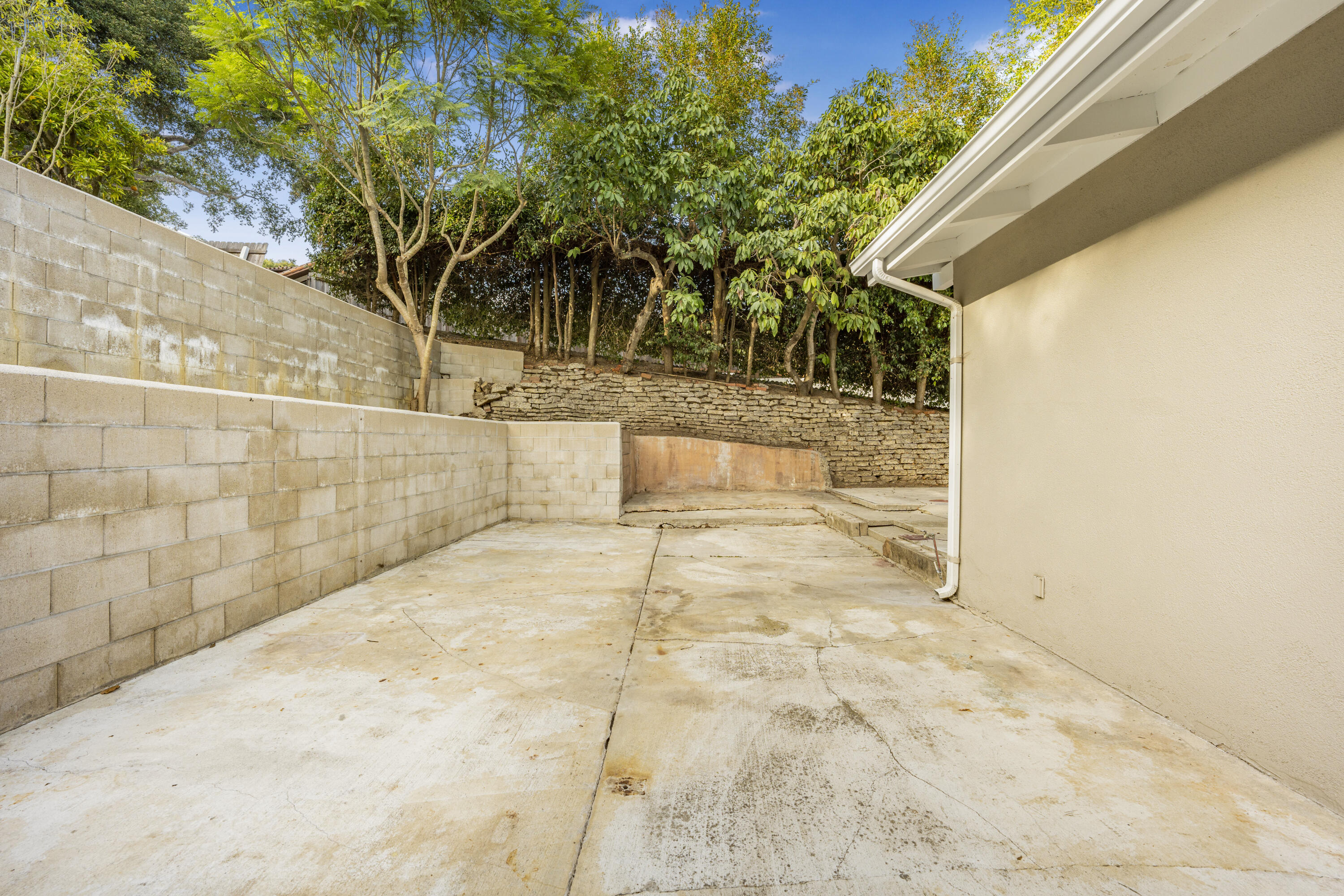 901 Fellowship Road Santa Barbara, CA 93109 - Photo 38 of 44 a view of yard