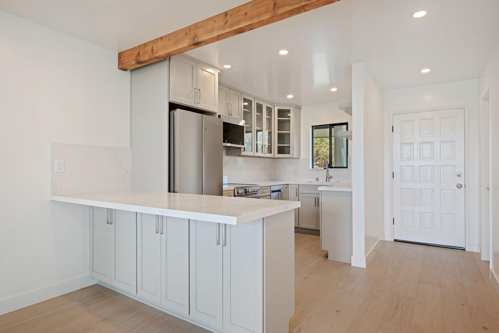 3375 Foothill Road, Unit 1132 Carpinteria, CA 93013 - Photo 5 of 28 05-Kitchen