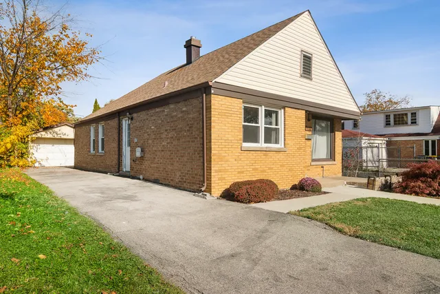$300,000 | 9930 Montrose Avenue, Schiller Park, IL 60176