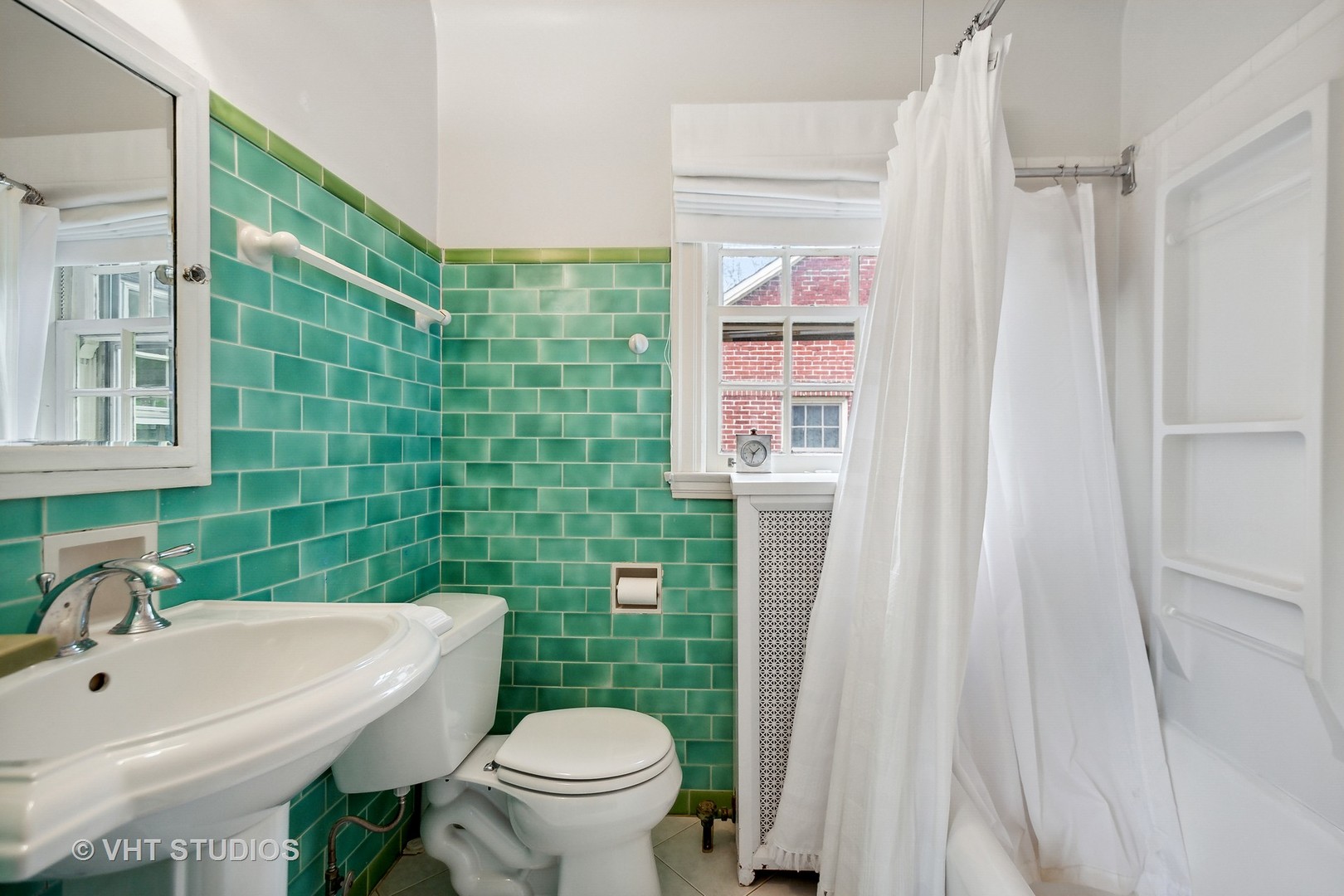 2744 Ridge Avenue Evanston, IL 60201 - Photo 15 of 33 a bathroom with a sink toilet and shower