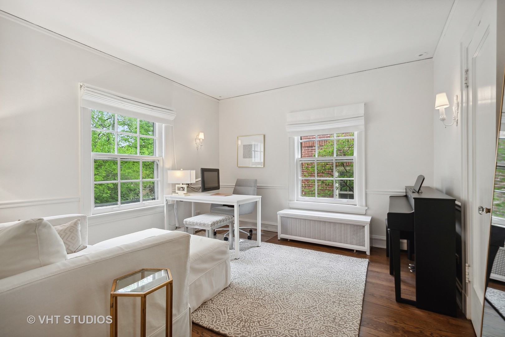2744 Ridge Avenue Evanston, IL 60201 - Photo 16 of 33 a living room with furniture and a window