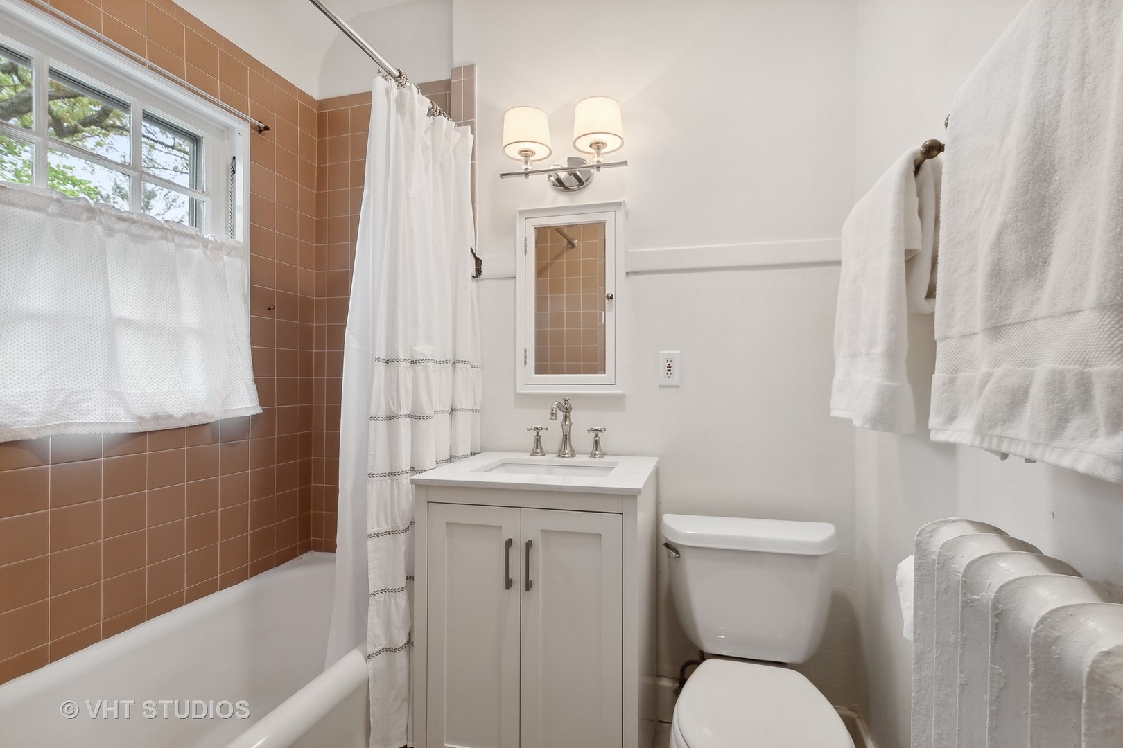 2744 Ridge Avenue Evanston, IL 60201 - Photo 20 of 33 a bathroom with a sink toilet and shower
