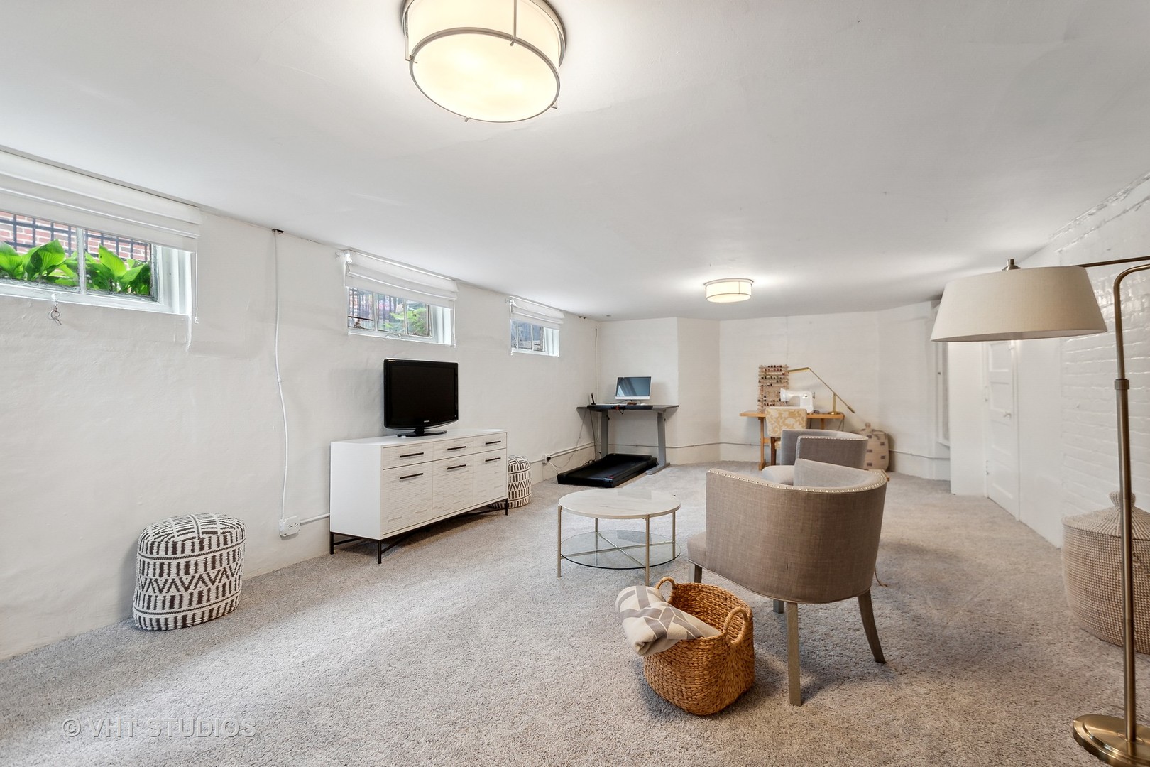 2744 Ridge Avenue Evanston, IL 60201 - Photo 22 of 33 a living room with furniture and a flat screen tv