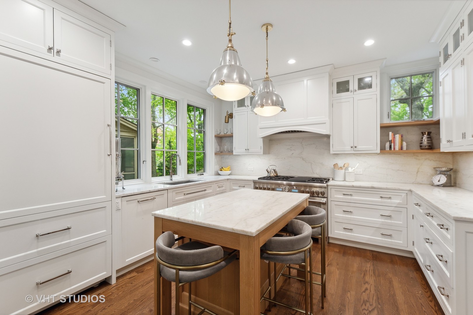 2744 Ridge Avenue Evanston, IL 60201 - Photo 8 of 33 a kitchen with a stove a sink and a refrigerator