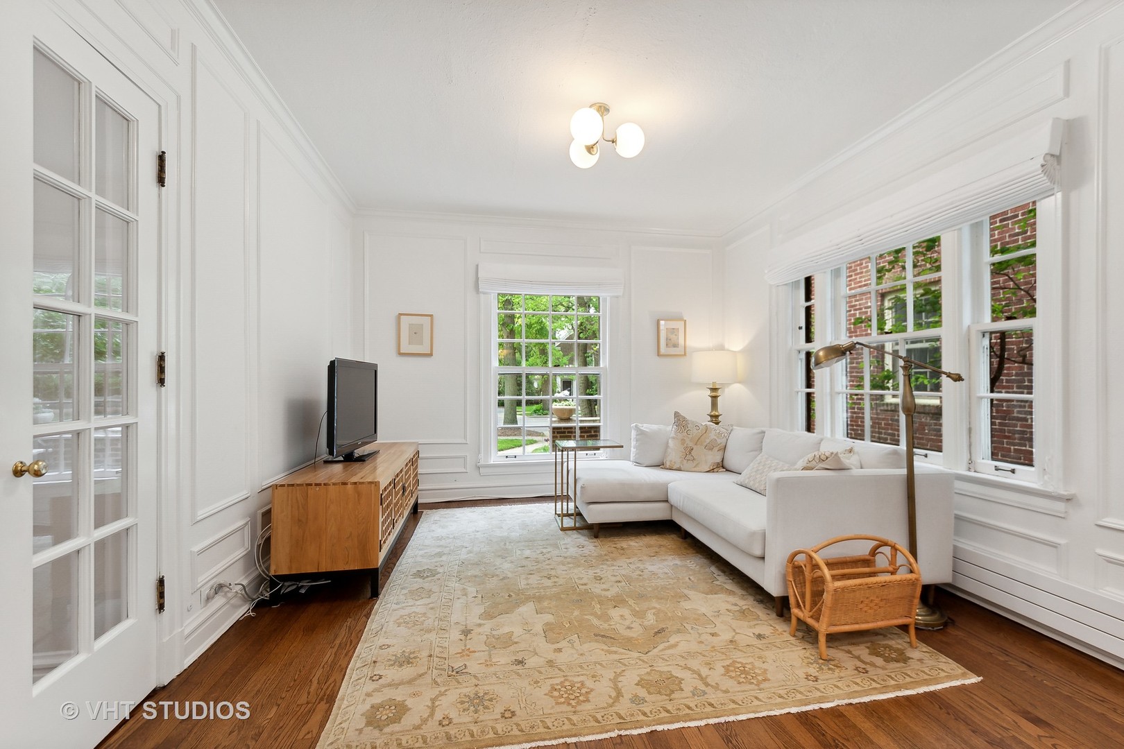 2744 Ridge Avenue Evanston, IL 60201 - Photo 10 of 33 a bedroom with furniture and a window