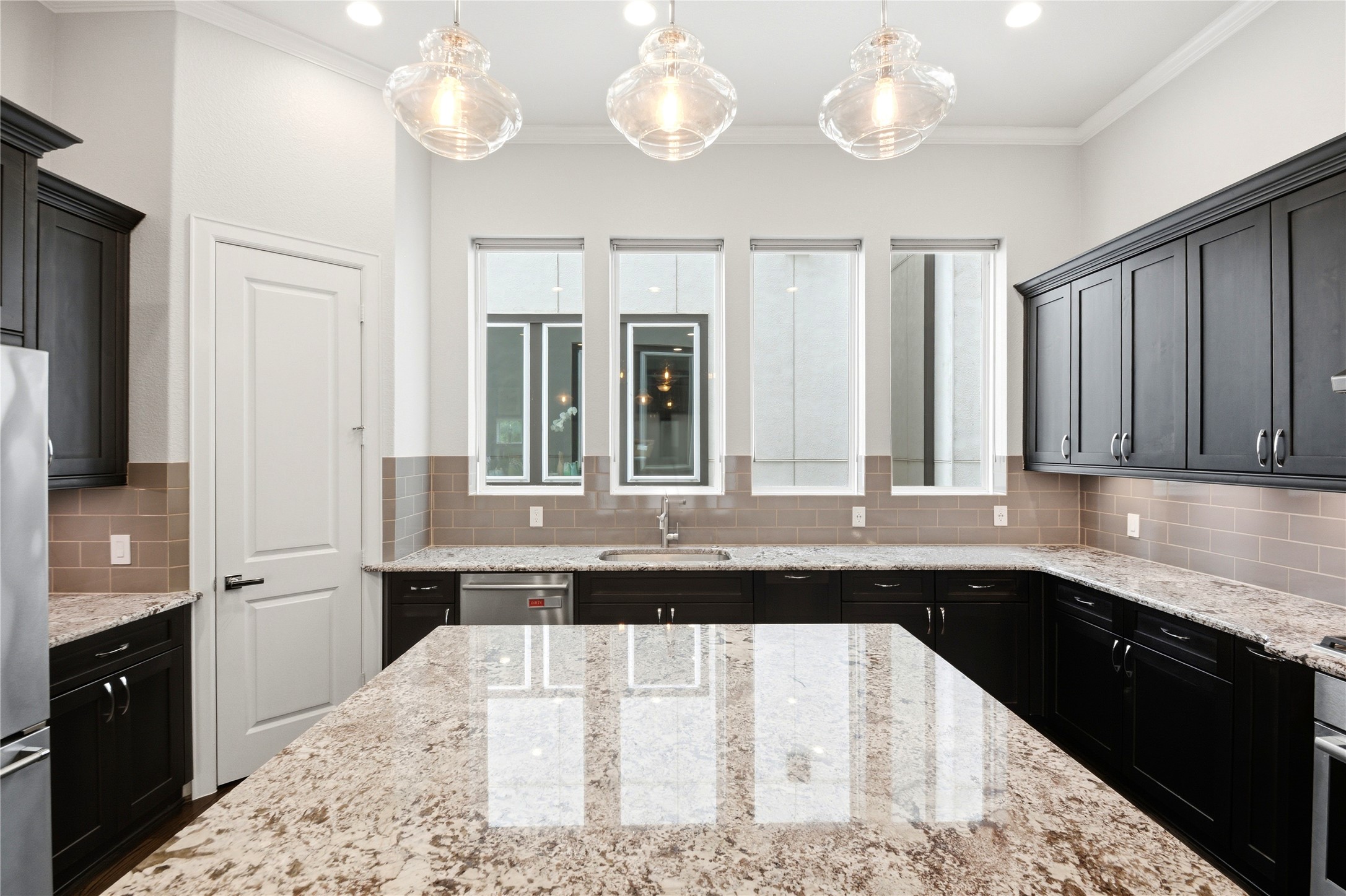 2119 Taft Street Houston, TX 77006 - Photo 10 of 50